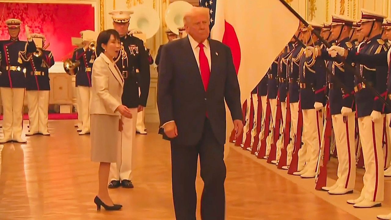 Trump auf Abwegen: US-Präsident verbeugt sich nicht vor Kaiser – und läuft bei Zeremonie davon