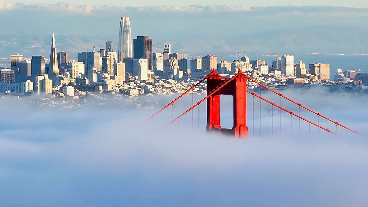 Mystischer-Nebel-Wolkenmeer-wabert-ber-die-Golden-Gate-Bridge