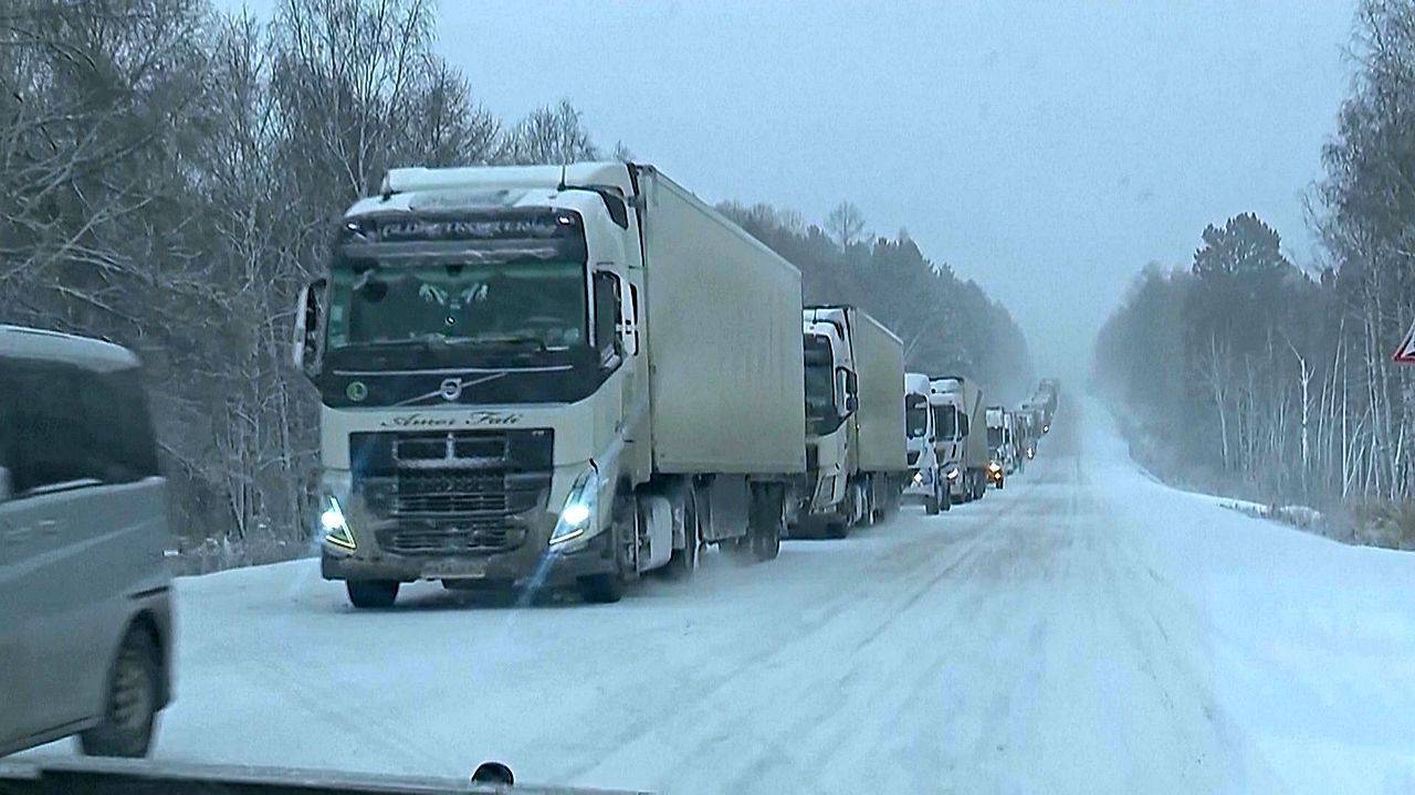 Tagelanges Warten bei -20 Grad: Winterchaos legt Transsibirischen Highway lahm