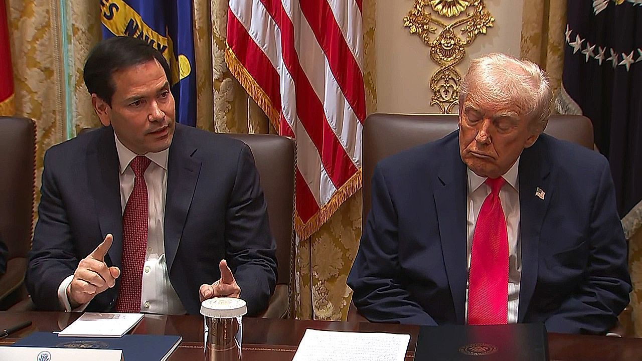 Trump appears to doze off during cabinet meeting again