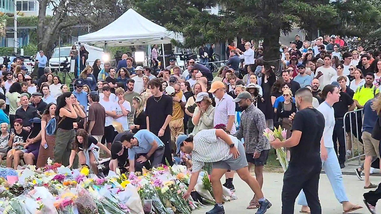 Video: Australia: Sydney mourners pay tribute to Bondi beach shooting victims