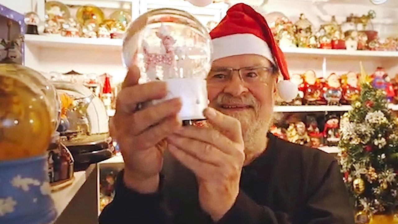 Video: Guinness World Records announces the world's largest snow globe collection