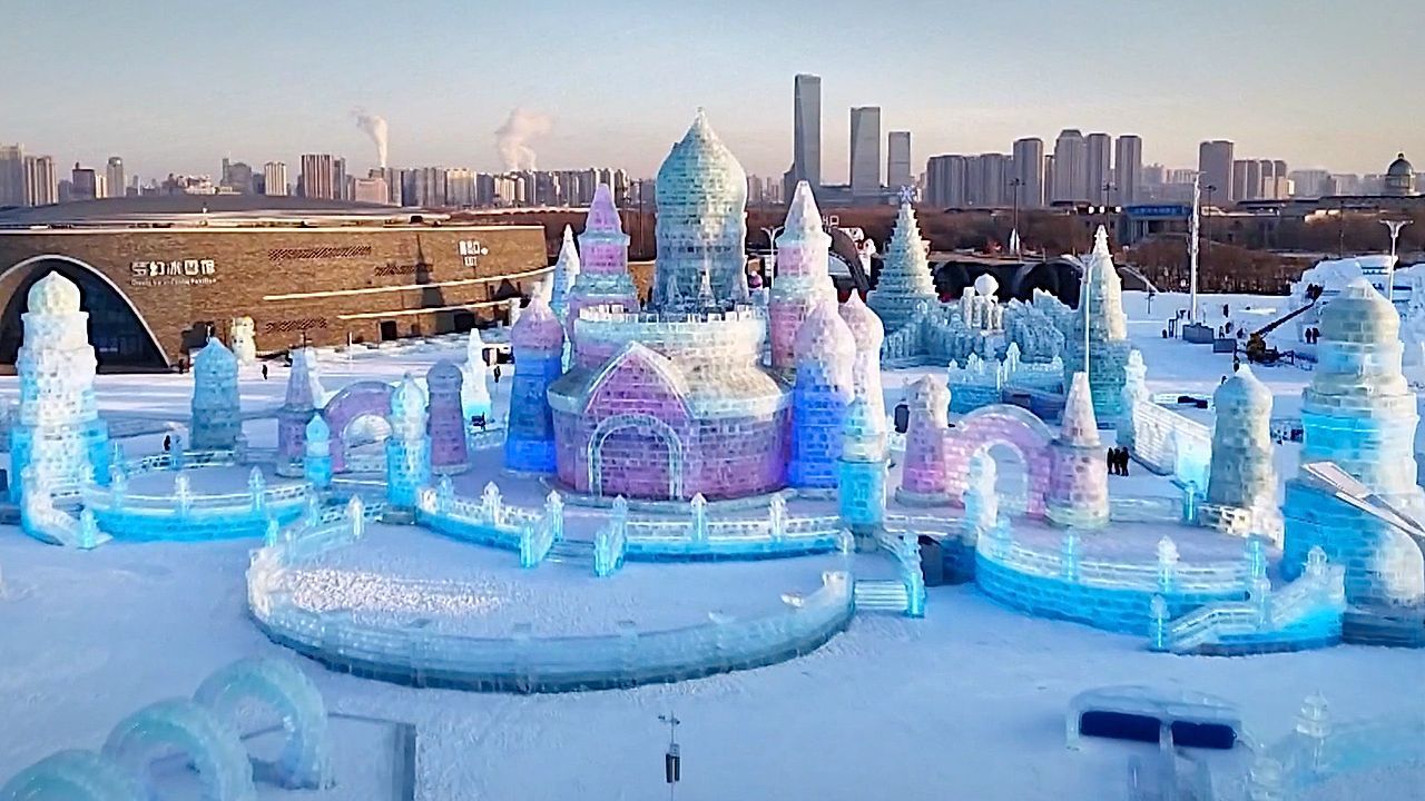 Rekord-Attraktion-Weltgr-ter-Eis-und-Schneepark-in-China-er-ffnet