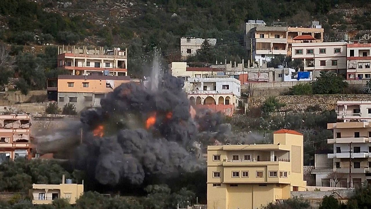 Video: „Im Herzen der Zivilbevölkerung“: Israel bombardiert Ziele im Libanon