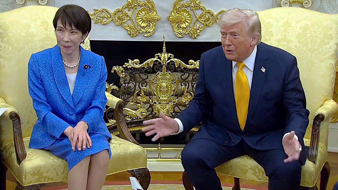 Video: Bizarre Szene: Trump provoziert Japans Regierungschefin mit Pearl-Harbor-Vergleich