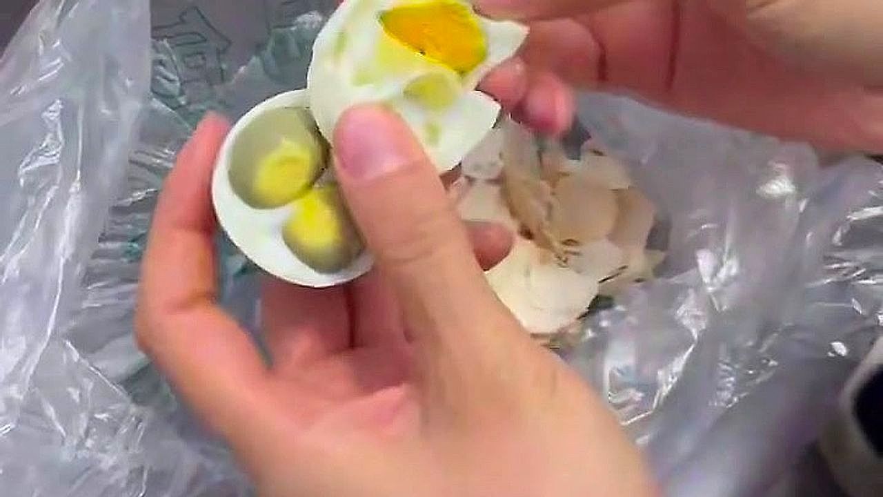 Video: Rare triple-yolk egg surprises home cook in viral moment