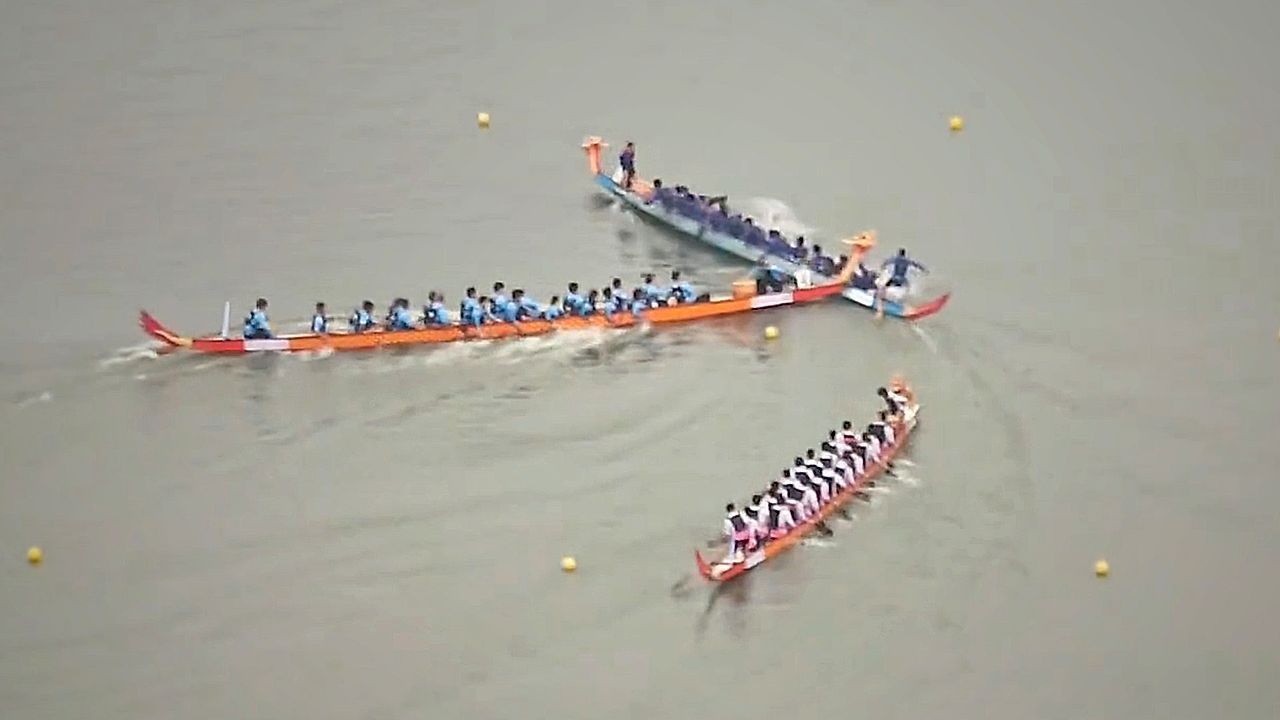 Video: Kollisionen auf dem Wasser: Drachenboote krachen bei Rennen in China zusammen
