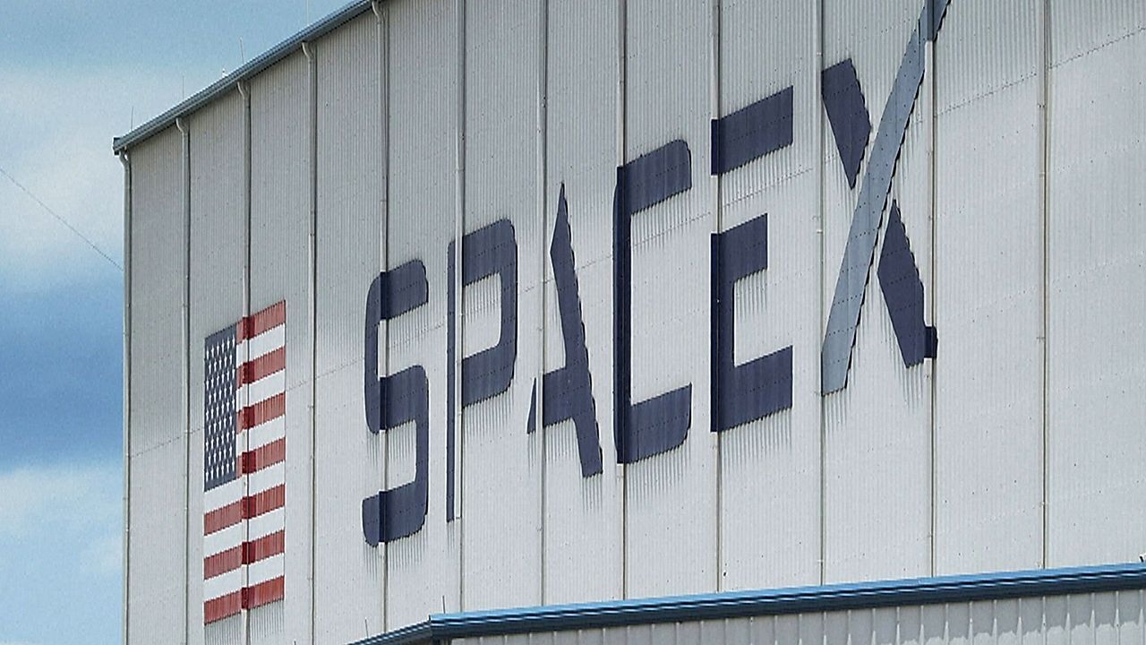 Video: Aufschlag mit 8.900 km/h: SpaceX-Raketenstufe stürzt auf Mond ab