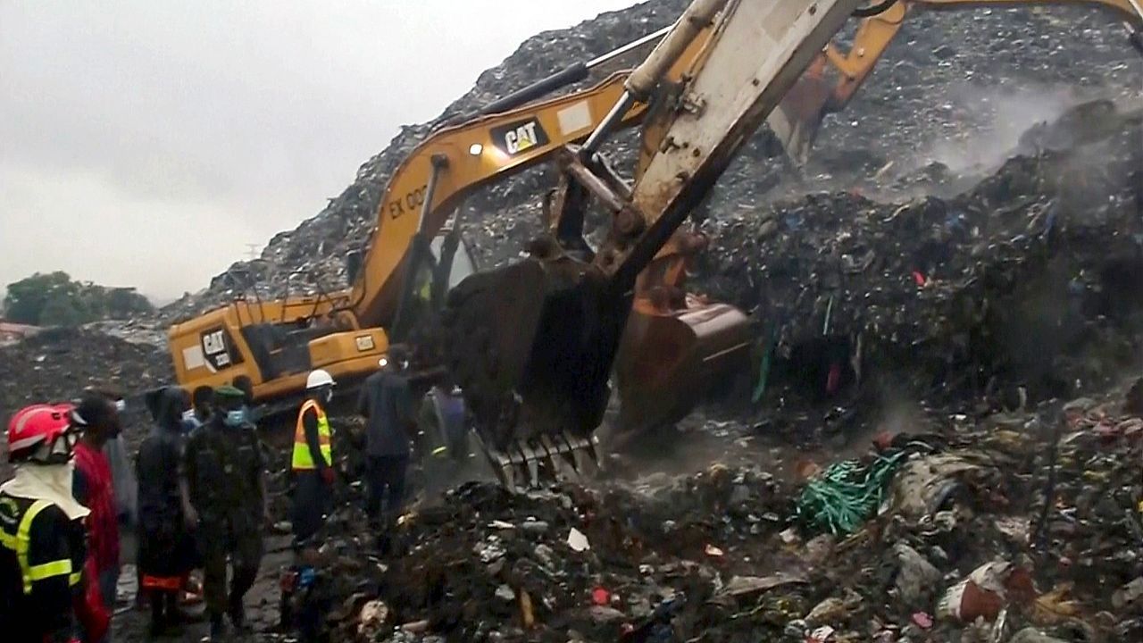 Video: Müllkippe rutscht auf Wohngebiet: Mindestens 30 Tote in Guinea