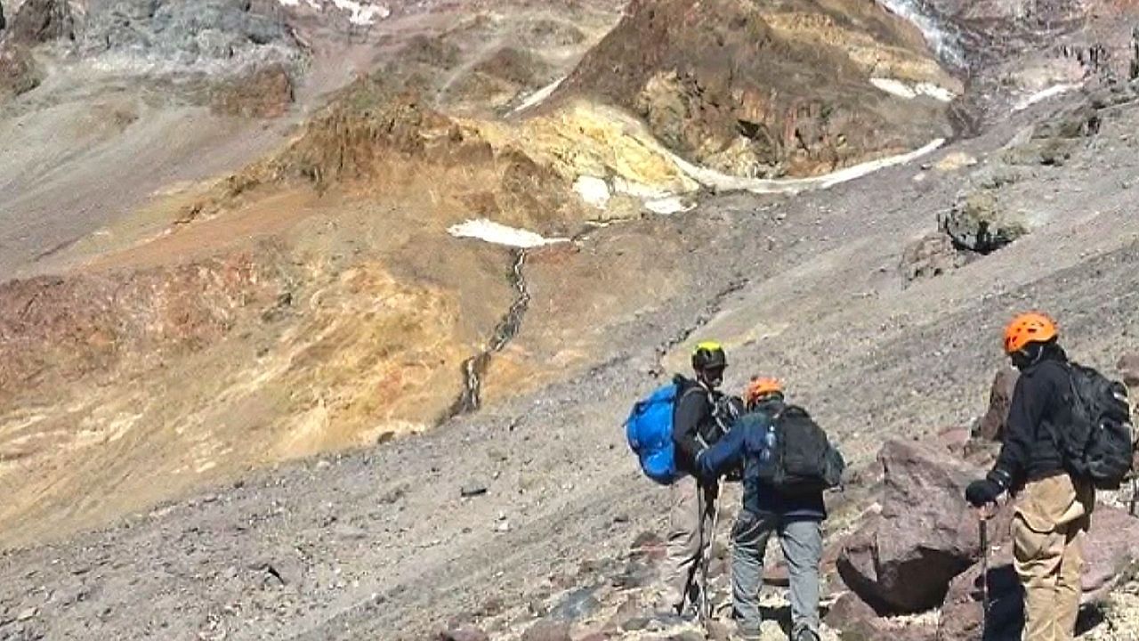 Video: Falsch beraten durch KI: Drei Wanderer am Mount Shasta gerettet
