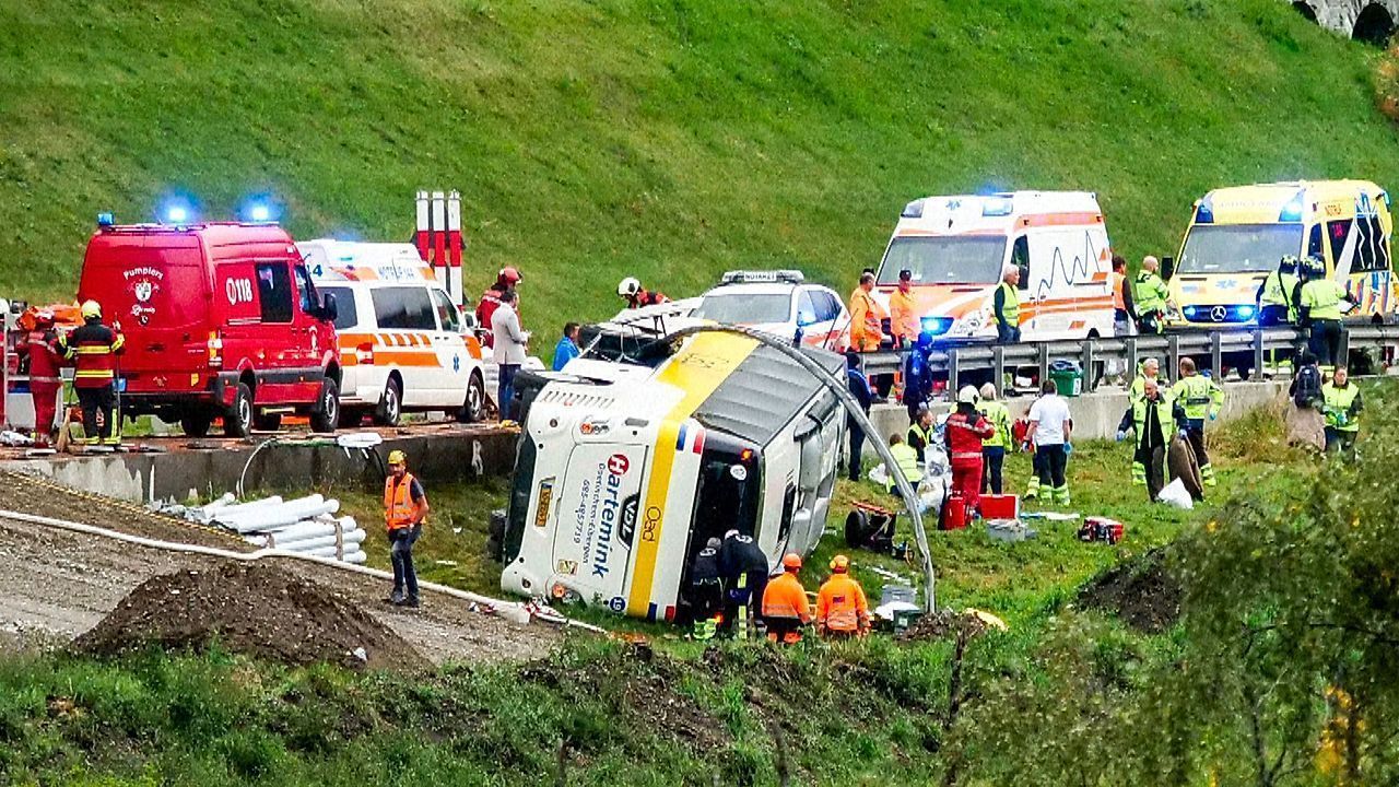 Video: Reisebus umgekippt: Mehrere Tote bei schwerem Unfall in der Schweiz