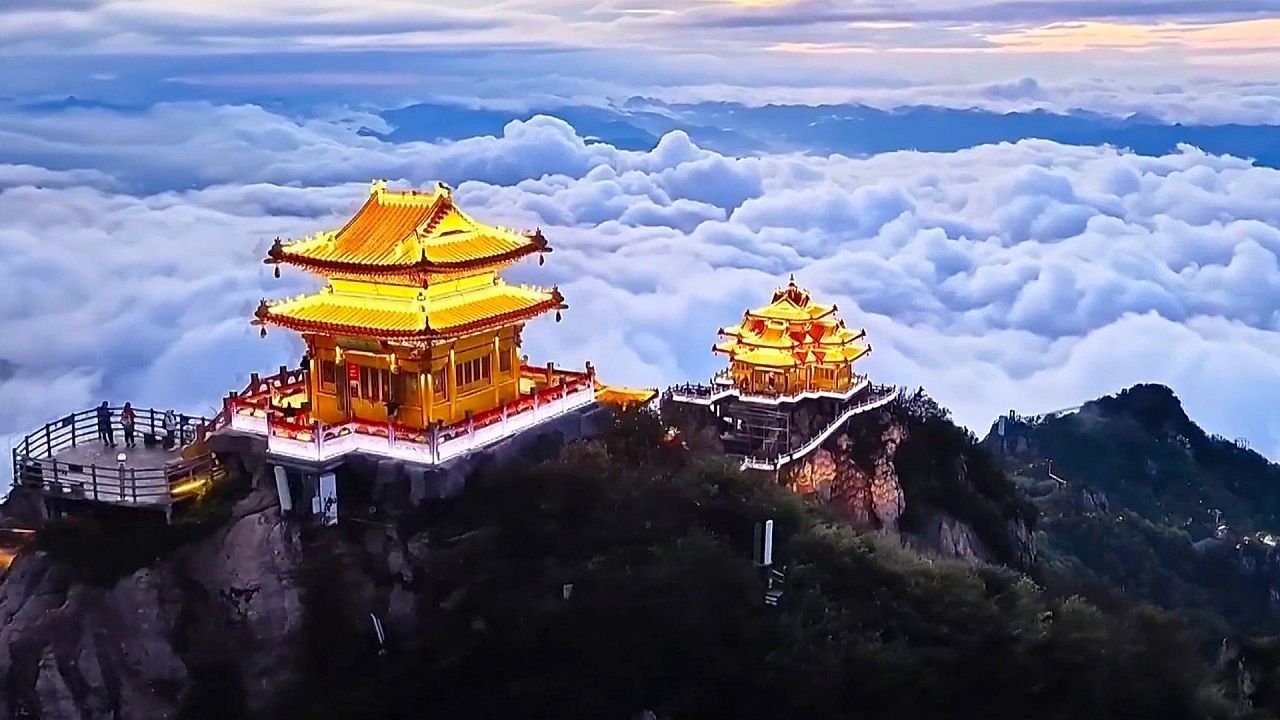 Video: Mist and clouds transform China's landscapes like a painting