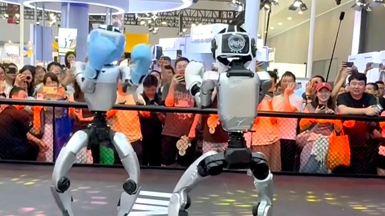 Video: Two humanoid robots face each other but hilariously miss all of their punches