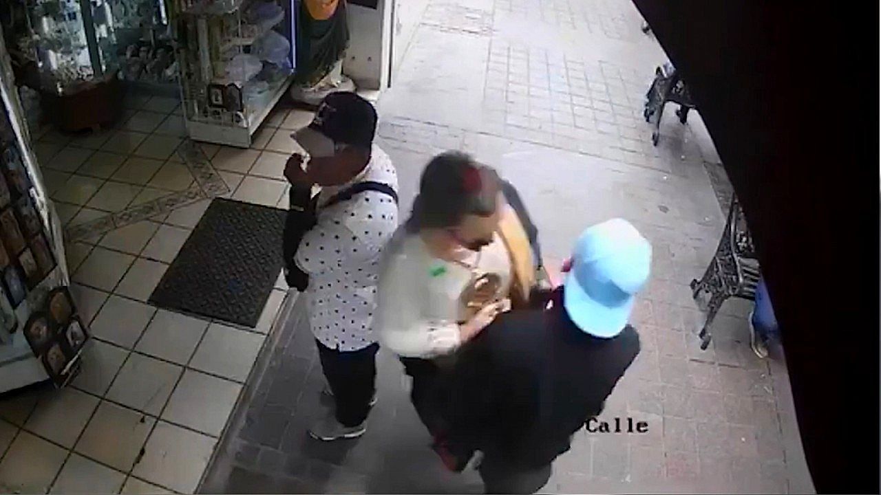 Video: Gang caught stealing large Saint Jude statue from Mexican religious shop