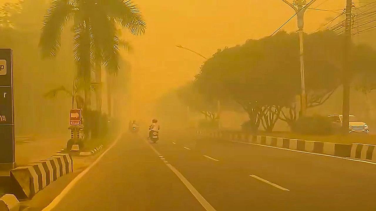 Video: Fires turn the sky 'Mad Max' orange and makes the air hazardous in Indonesia