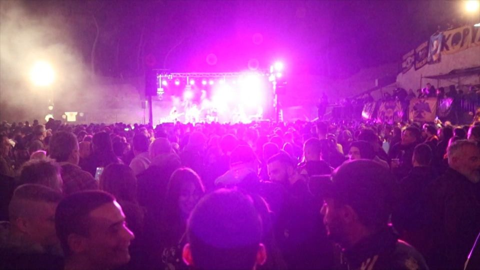 Μεγάλο πάρτι της Original 21 έξω από την Opap-Arena (video)