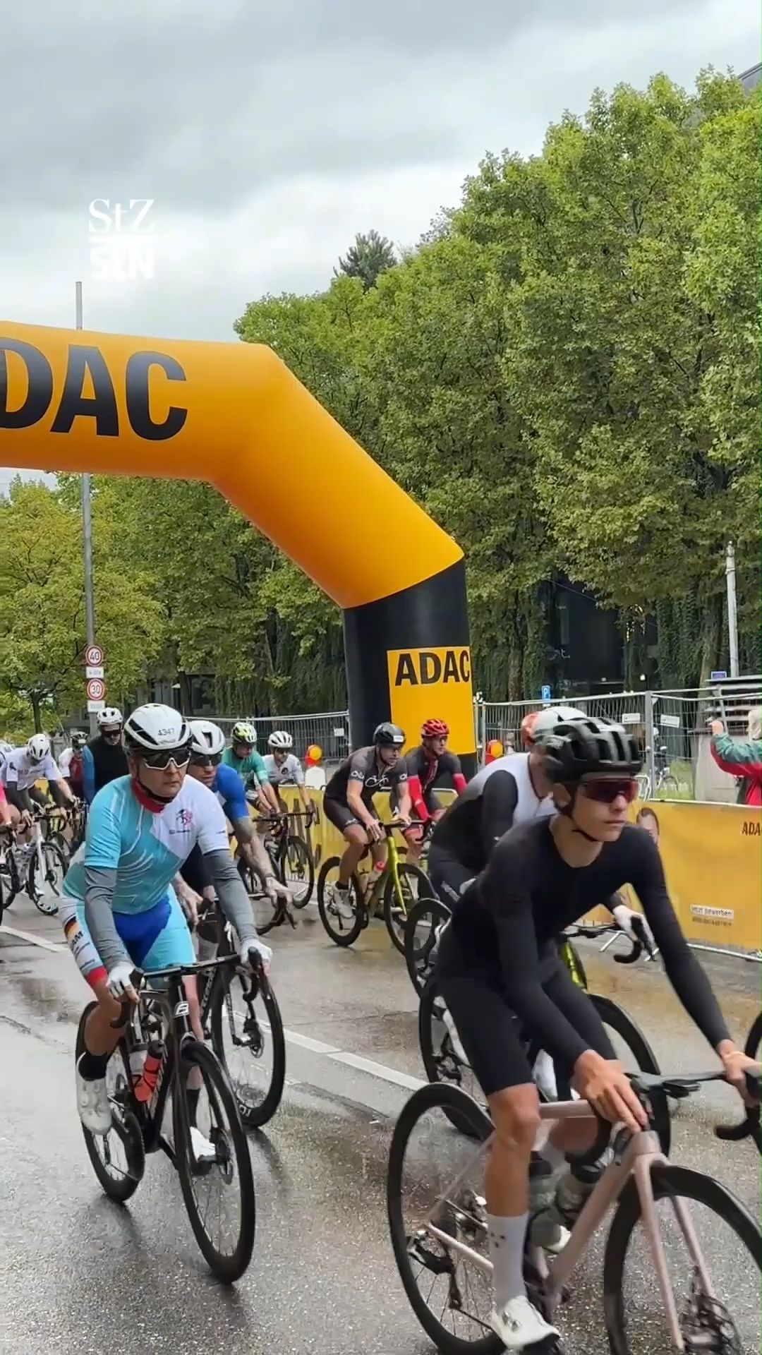 Video: Rund 4000 Radsportler bei Brezel Race in Stuttgart