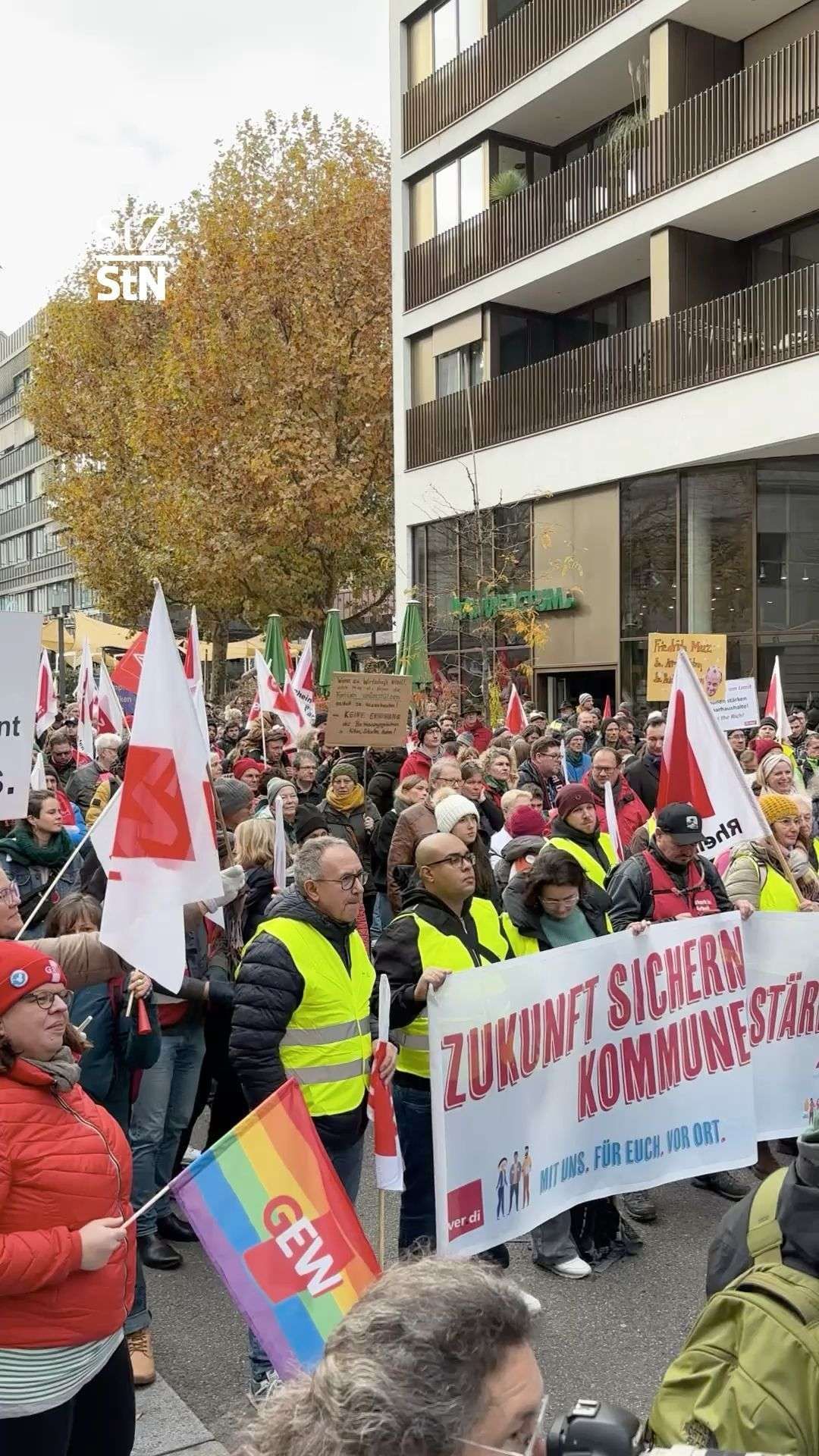 Video: Demozug durch Stuttgart