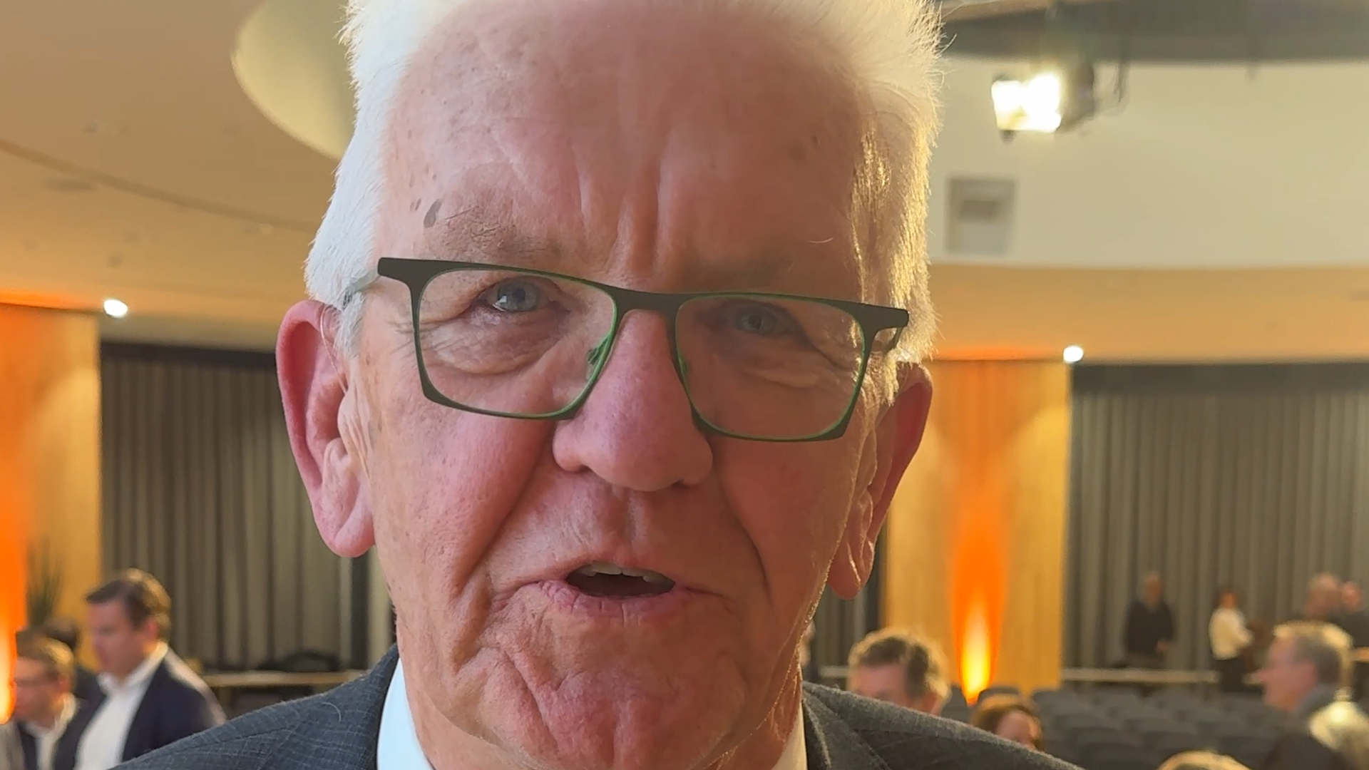 Video: Ministerpräsident Winfried Kretschmann reagiert auf eure Kommentare