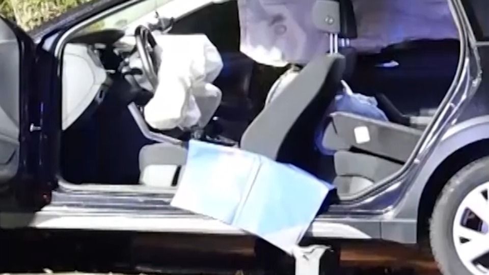 18-Jähriger flüchtet vor Kontrolle und kracht in Hauswand