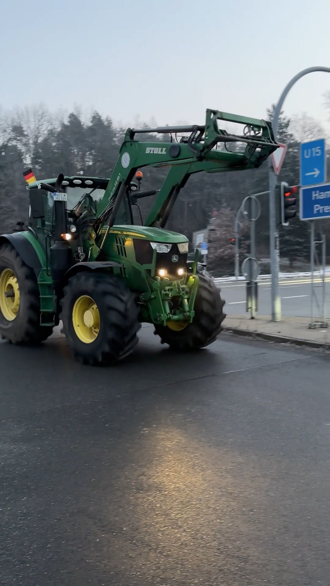 Video: Bauernprotest auf der A10 in Erkner