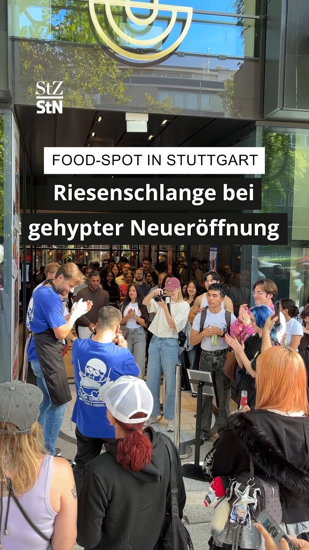 Video: Wen Cheng in Stuttgart: Riesenschlange bei Neueröffnung von gehypter Gastrokette