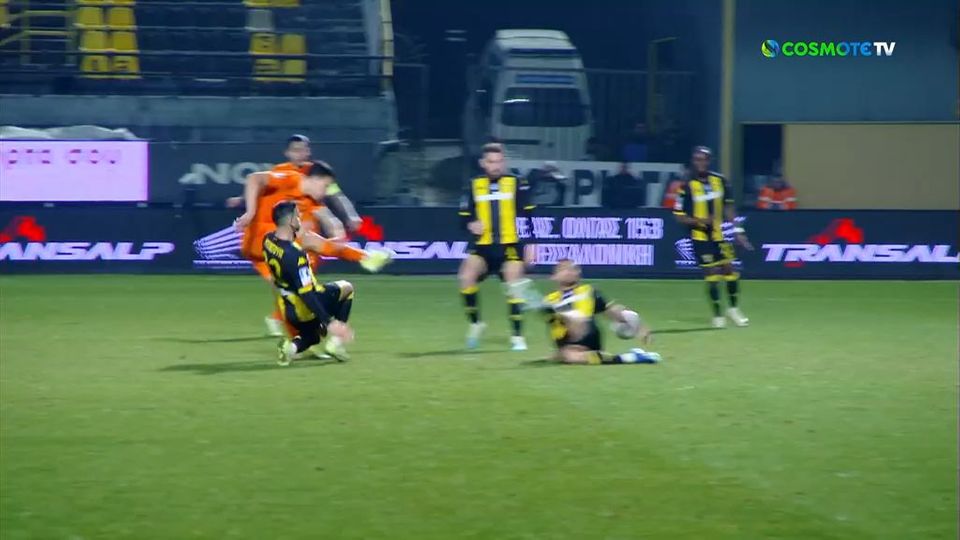 Νταμπάνοβιτς και VAR έκλεισαν τα μάτια σε πεντακάθαρο πέναλτι (VIDEO)