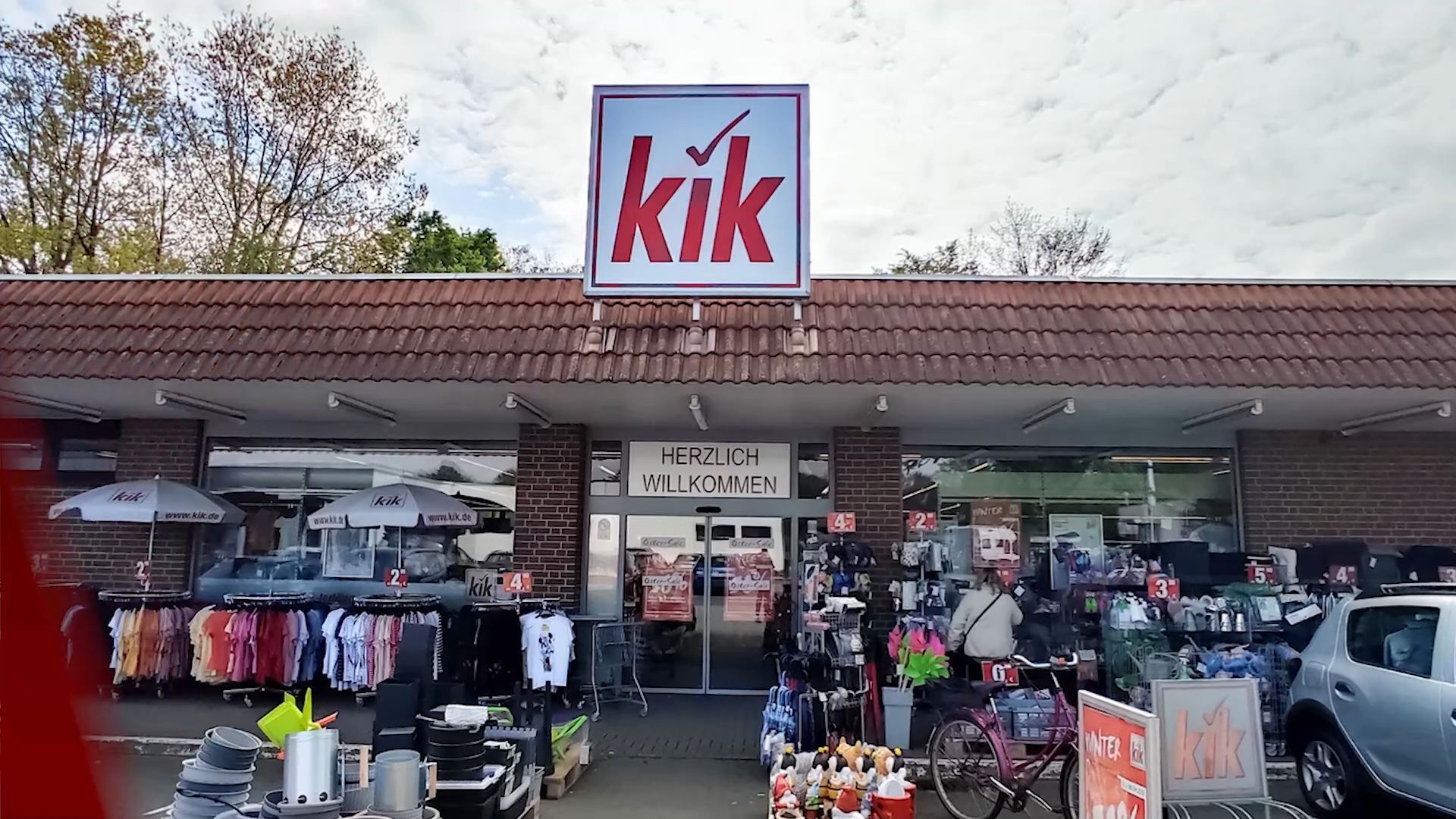 Video: Kahlschlag bei Kik? Österreich-Filialen wackeln