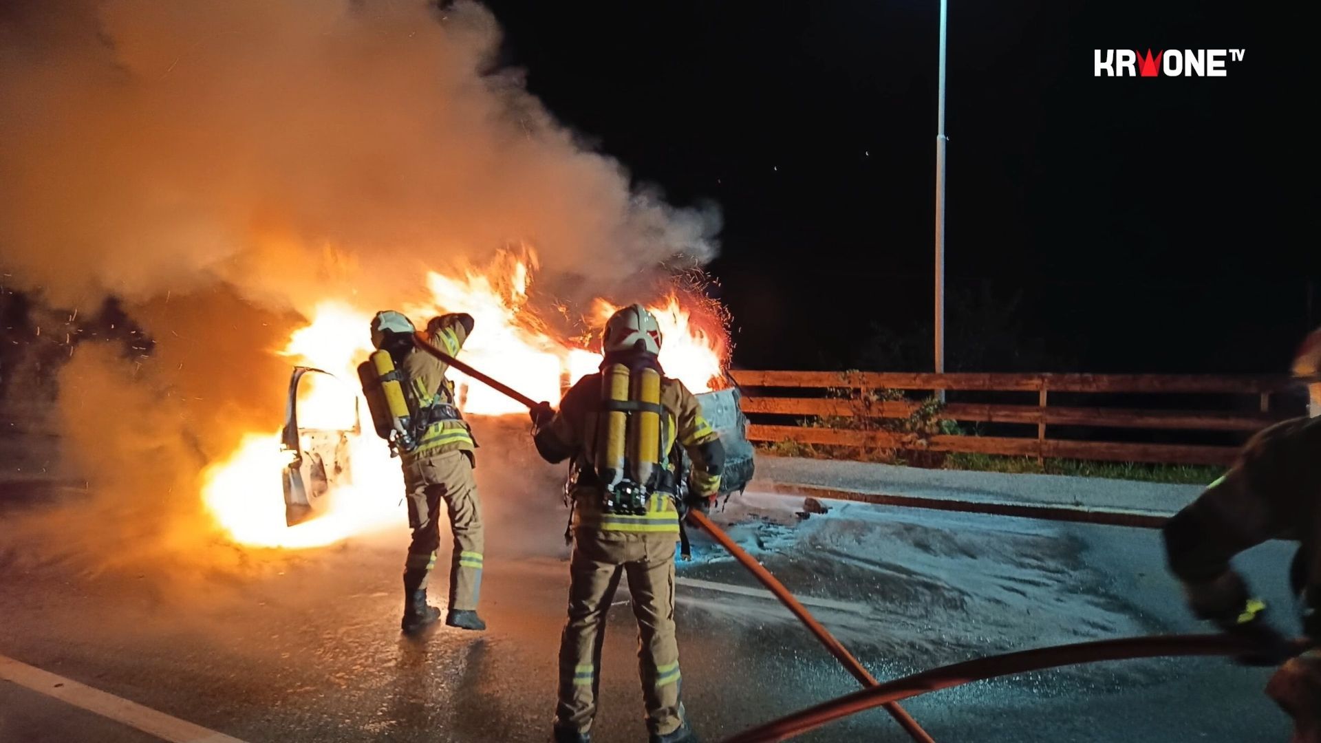 Video: Schock für Taxifahrer! Fahrzeug stand in Vollbrand