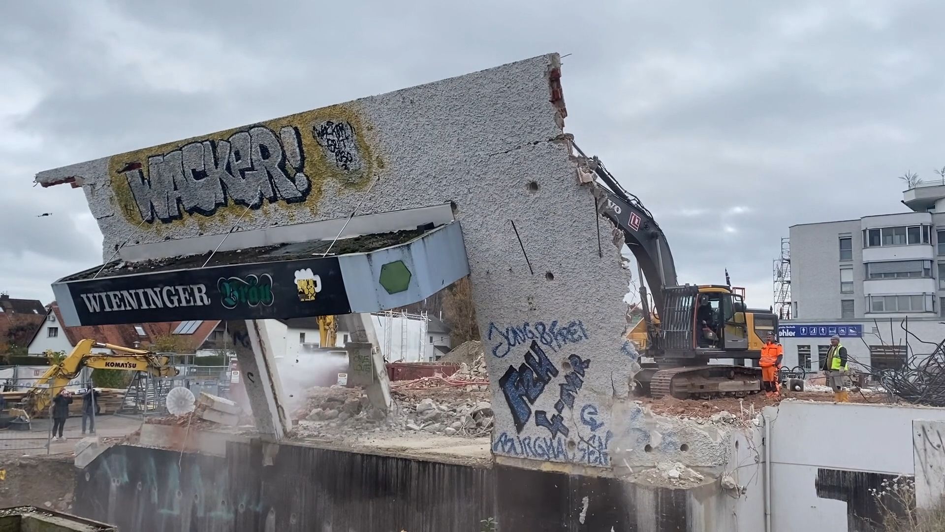 Burghausen: Teilabriss des Salzachzentrums