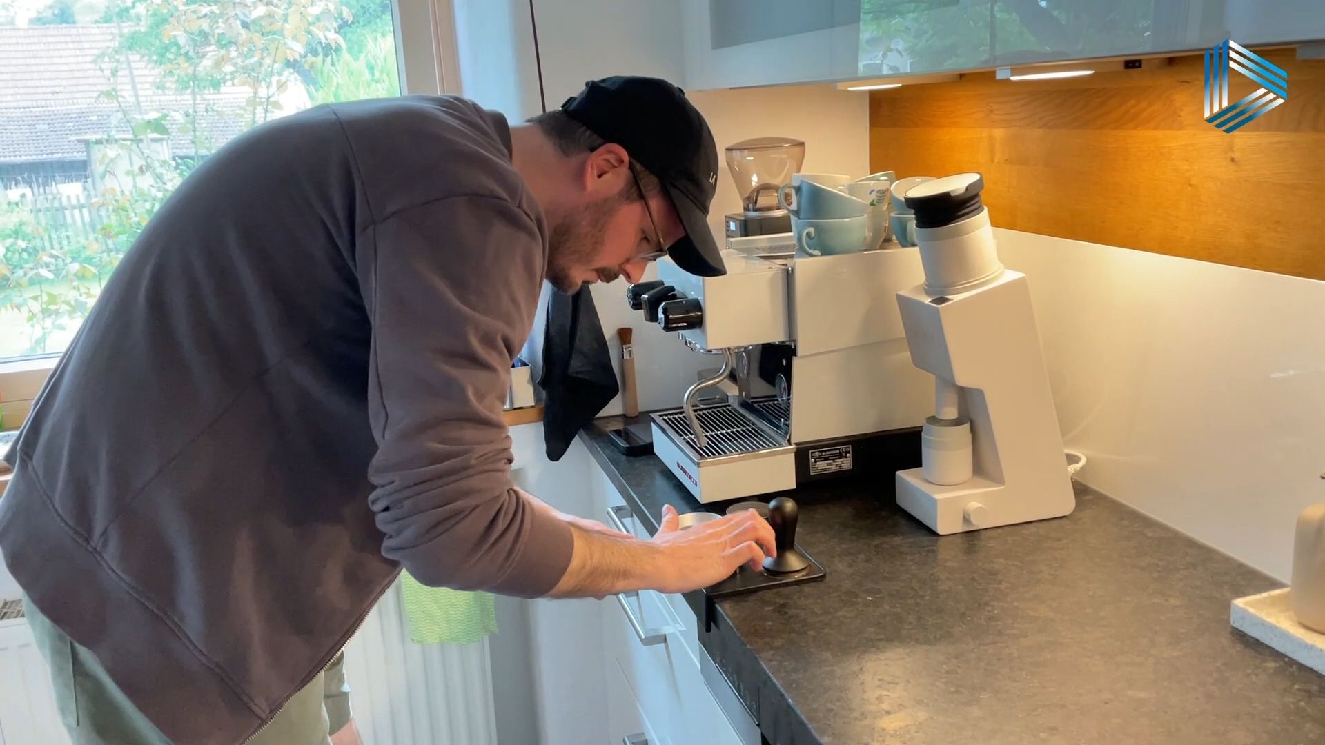 Video: Er versteht die Bohne: Peter Budenz über das Kaffeerösten
