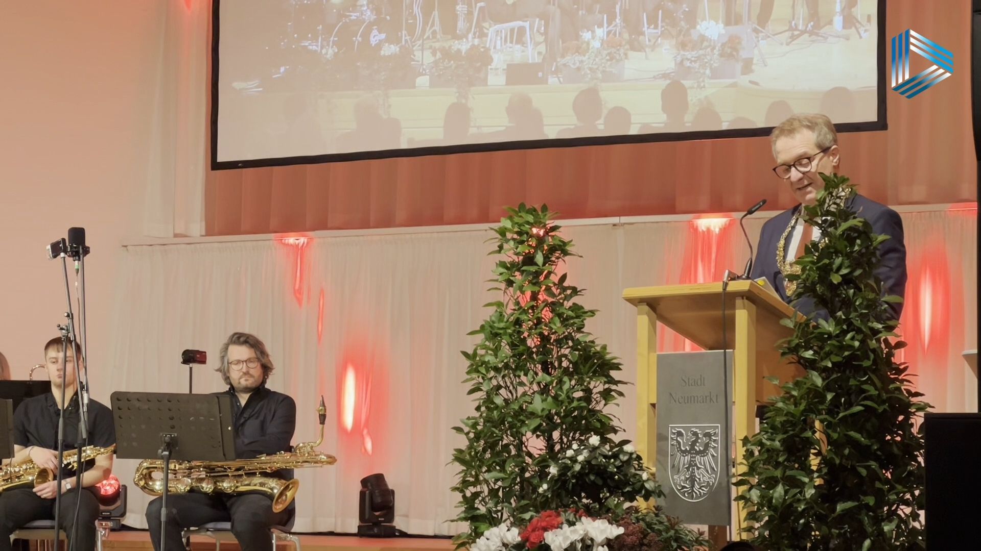 Video: Zukunftsforscher blickt beim Neujahrsempfang in die Zukunft Neumarkts