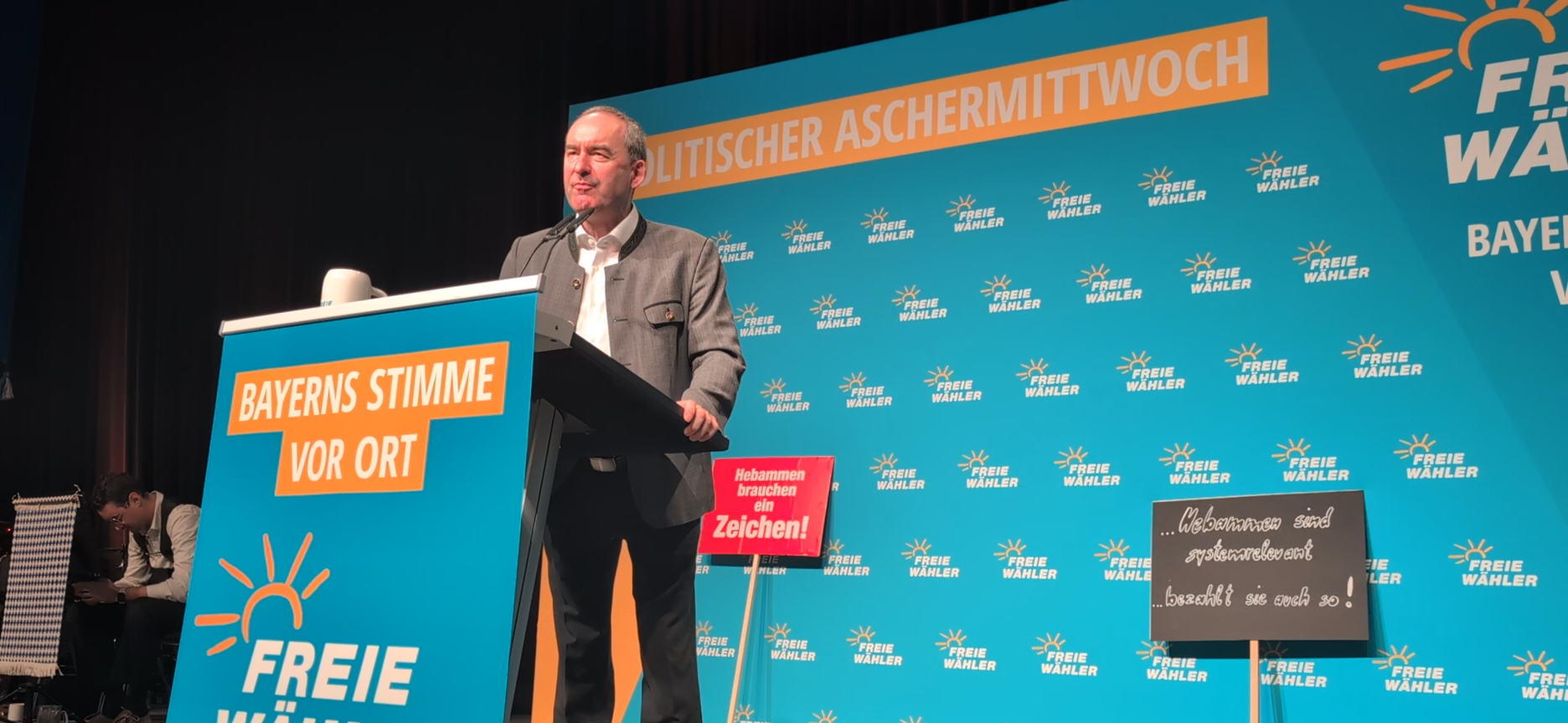 Video: Bier, Brezn, Boxring: Der Politischer Aschermittwoch 2026