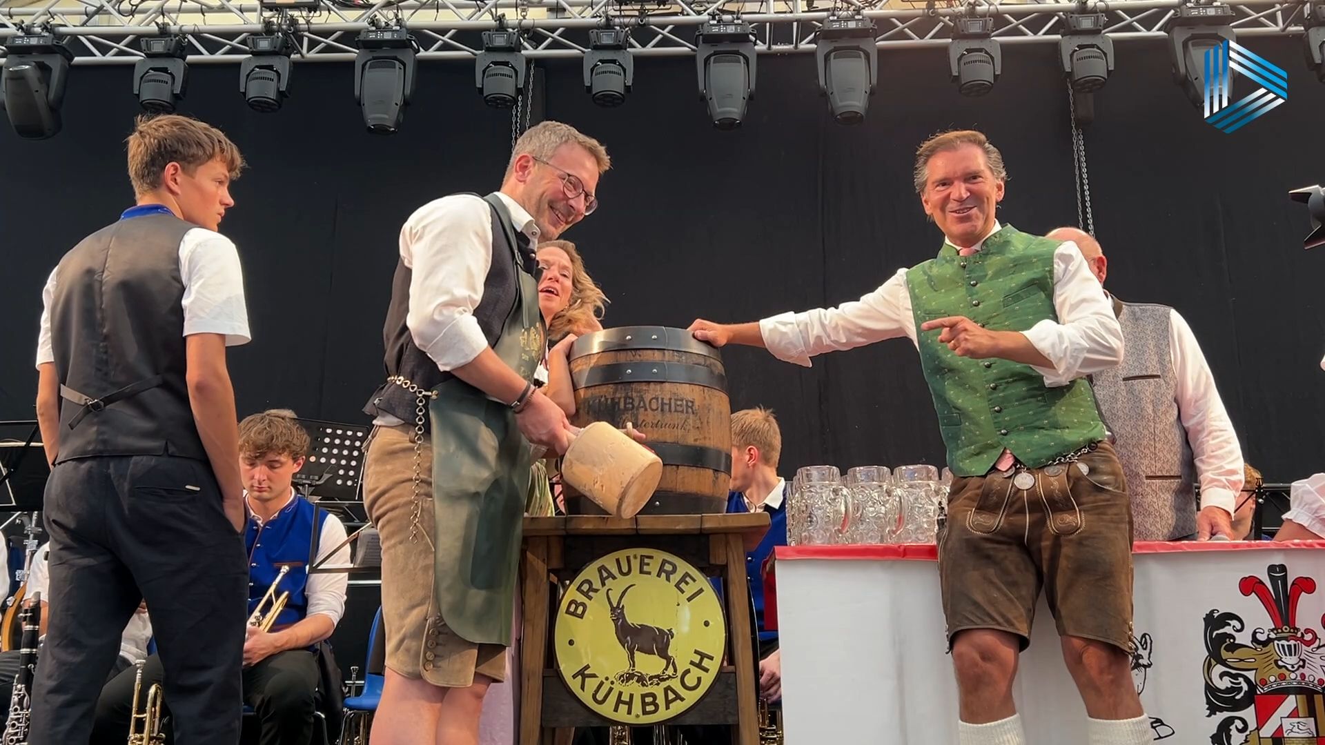 Video: Aichacher Volksfest ist eröffnet