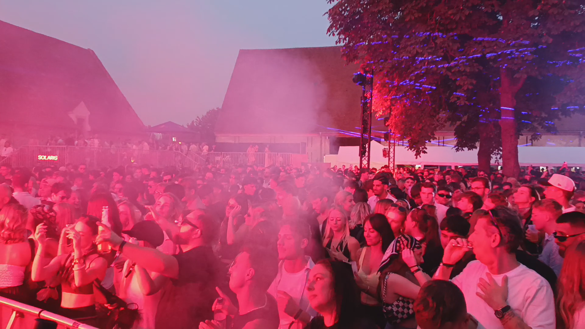 Video: Knapp 4000 Besucher feiern Elektro-Festival auf dem Pürkelgut