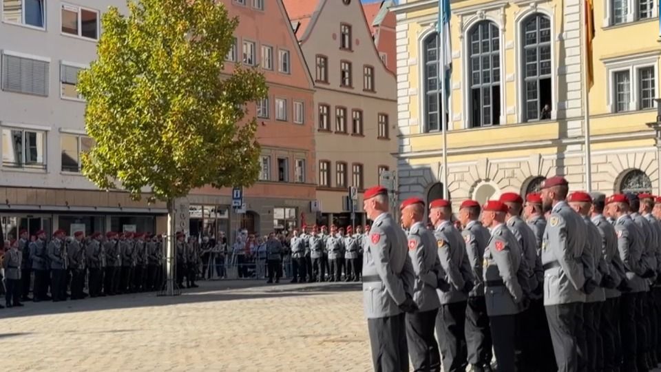 Video: 70 Jahre Pionierschule: Appell mitten in Ingolstadt