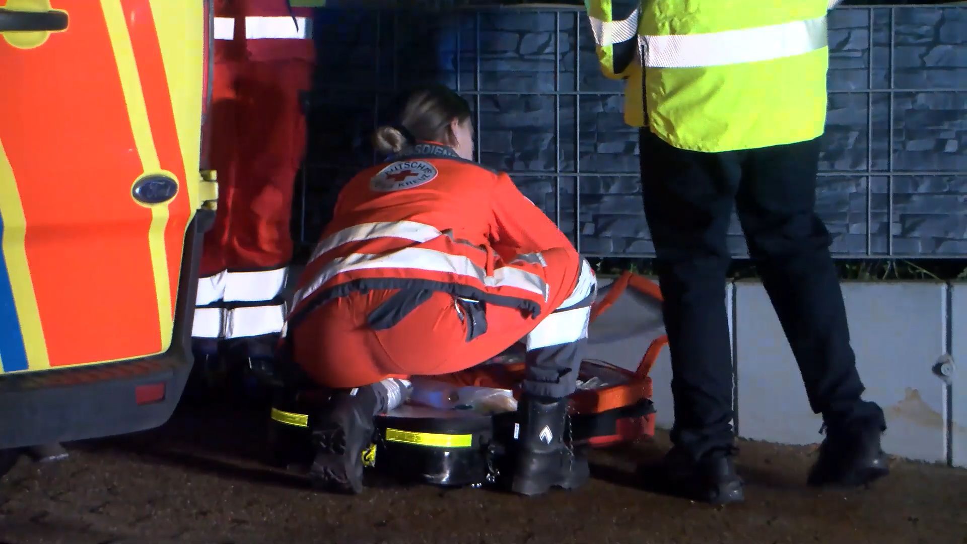 Brand in Wohnhaus: Vier Personen erleiden teilweise schwere Verletzungen