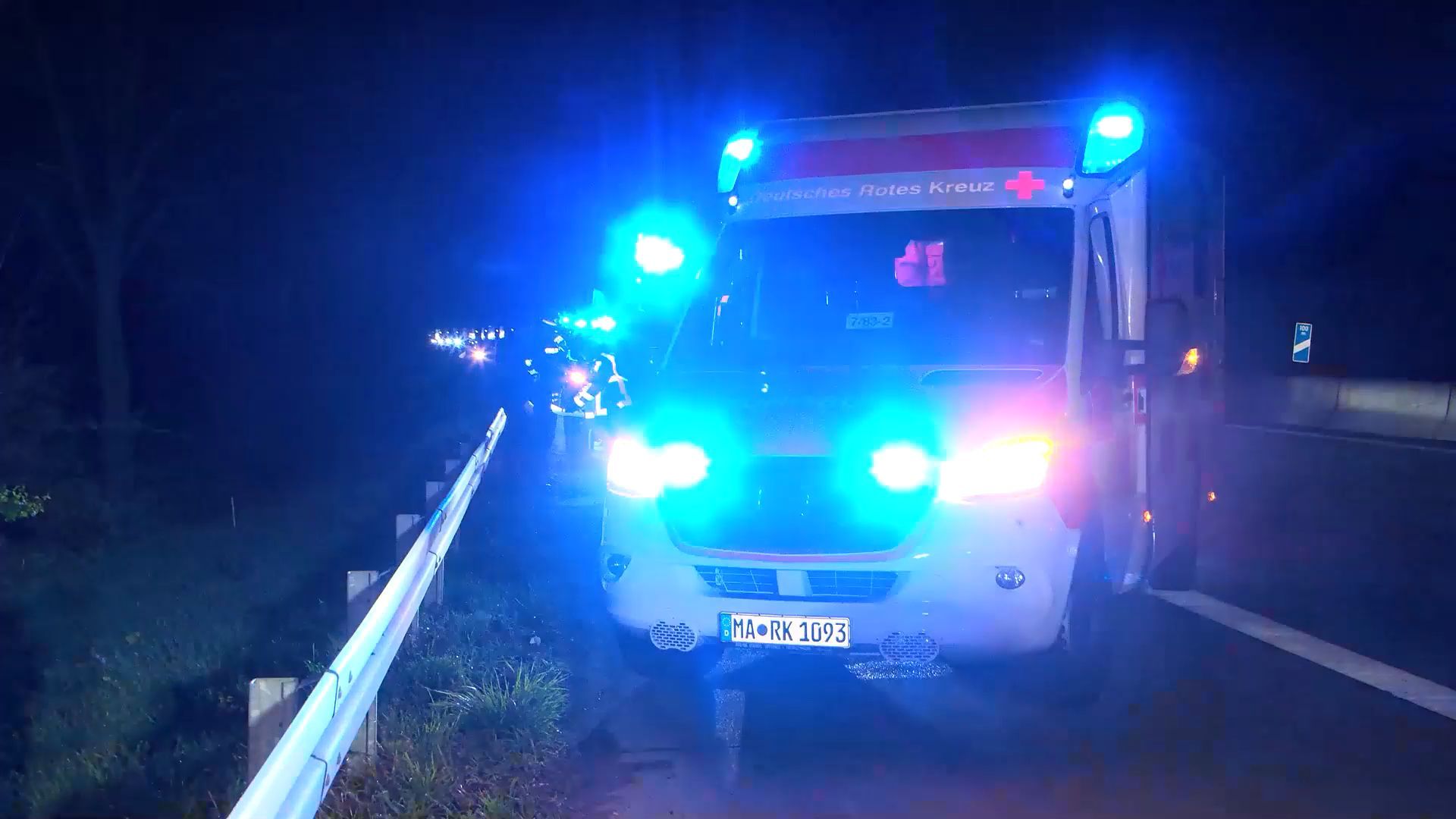 Verkehrsunfall auf BAB 5 bei Weinheim: 3 Verletzte bei Kollision zwischen PKW und LKW