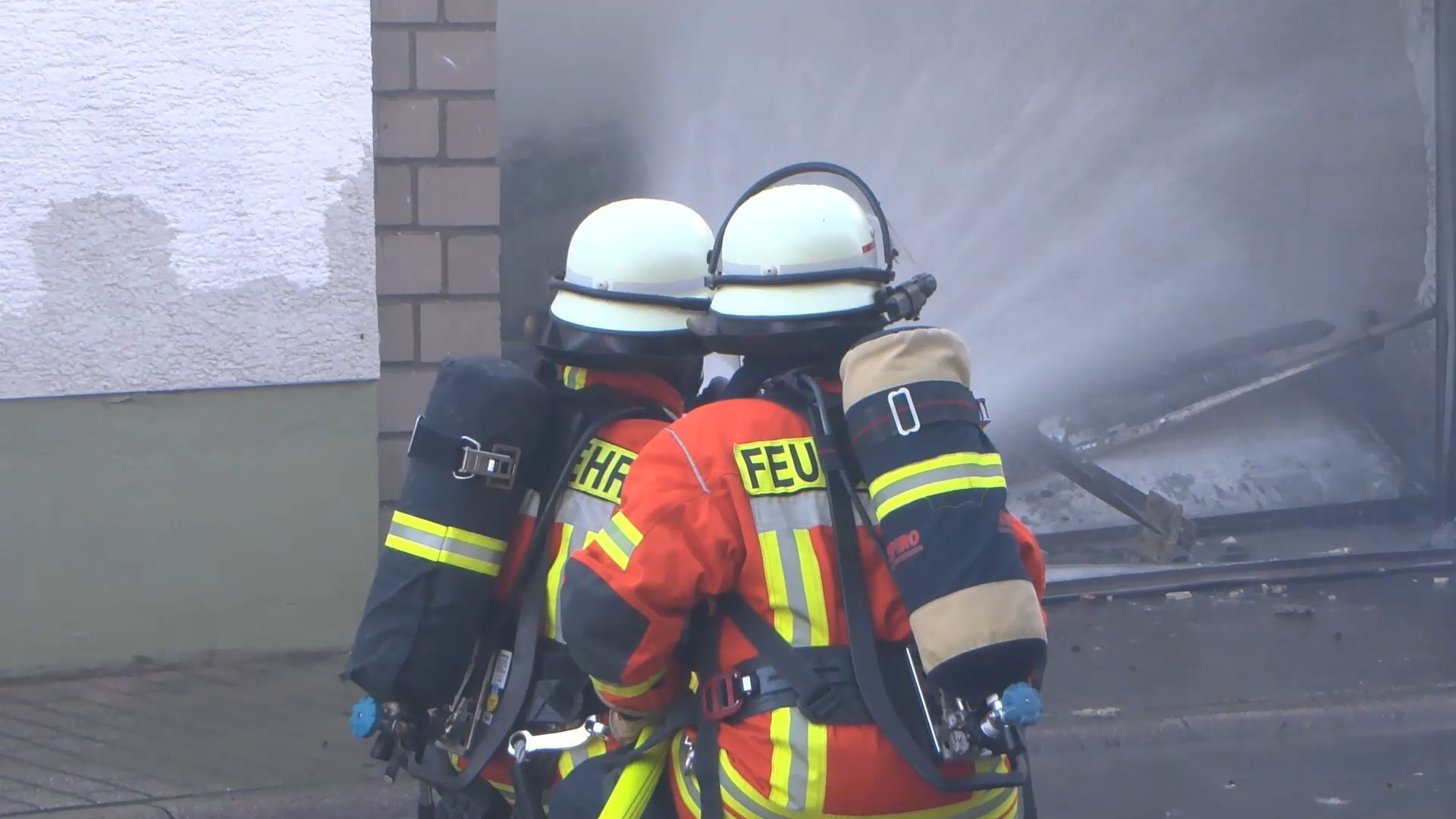 Video: BMW M3 in Flammen – Garage in Ketsch zerstört