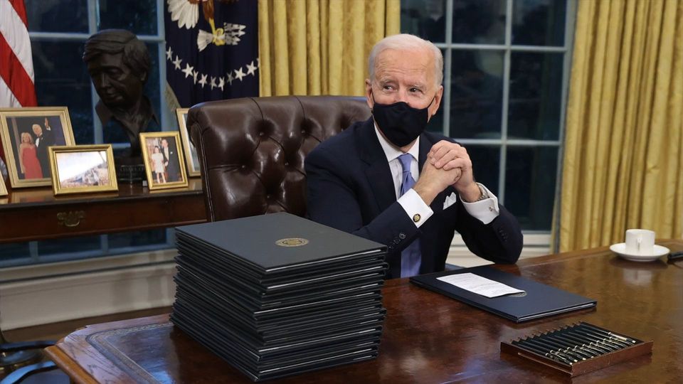 Joe Biden entfernt Trumps kuriosen roten Knopf