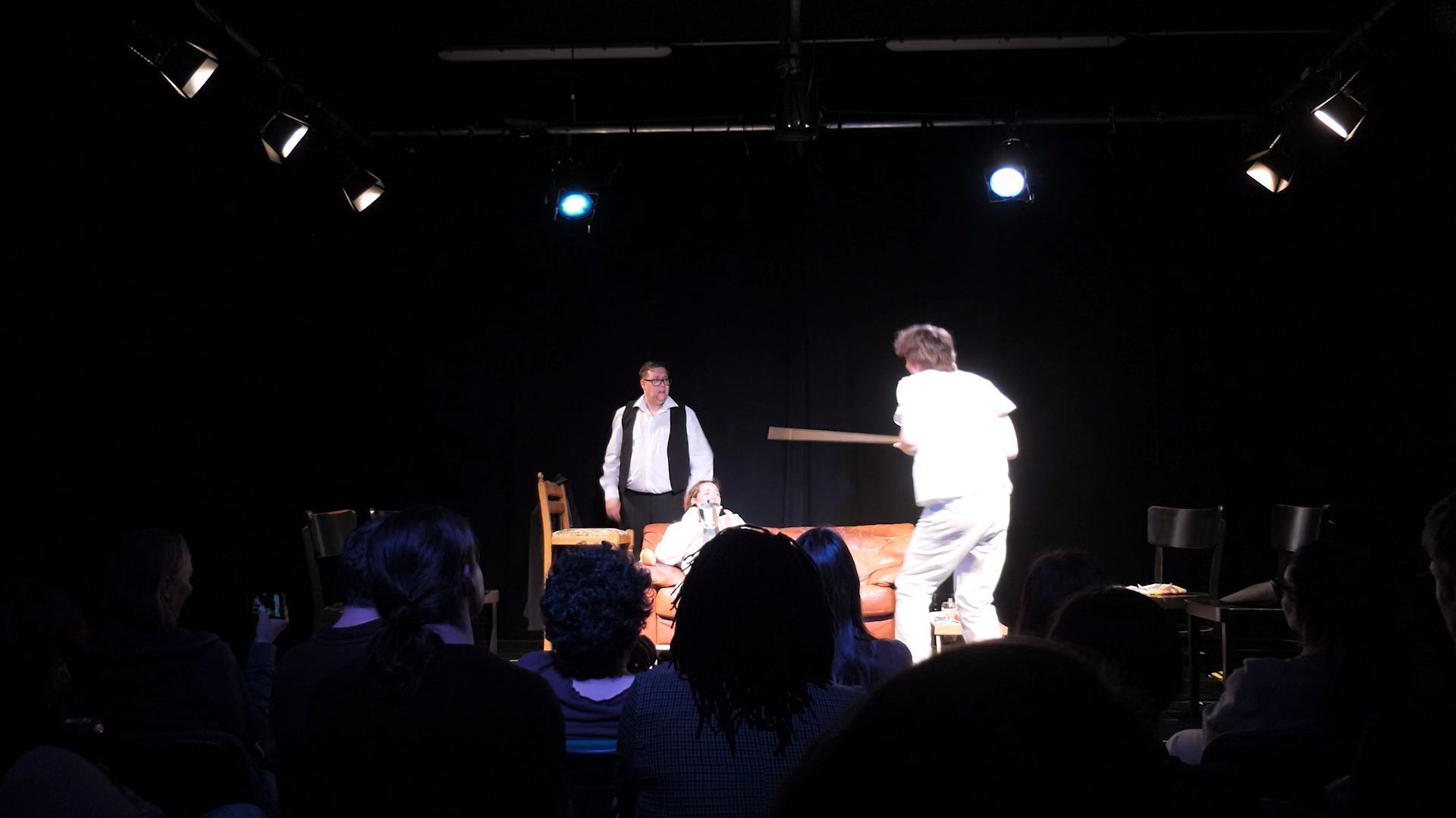 Video: Lessingtheater Wien - Café zum roten Hering