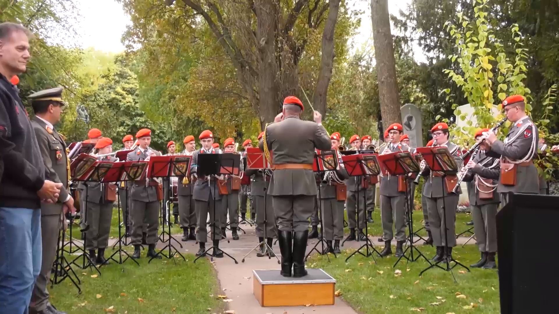 Video: Strauss geehrt – Kranzniederlegung am Wiener Zentralfriedhof