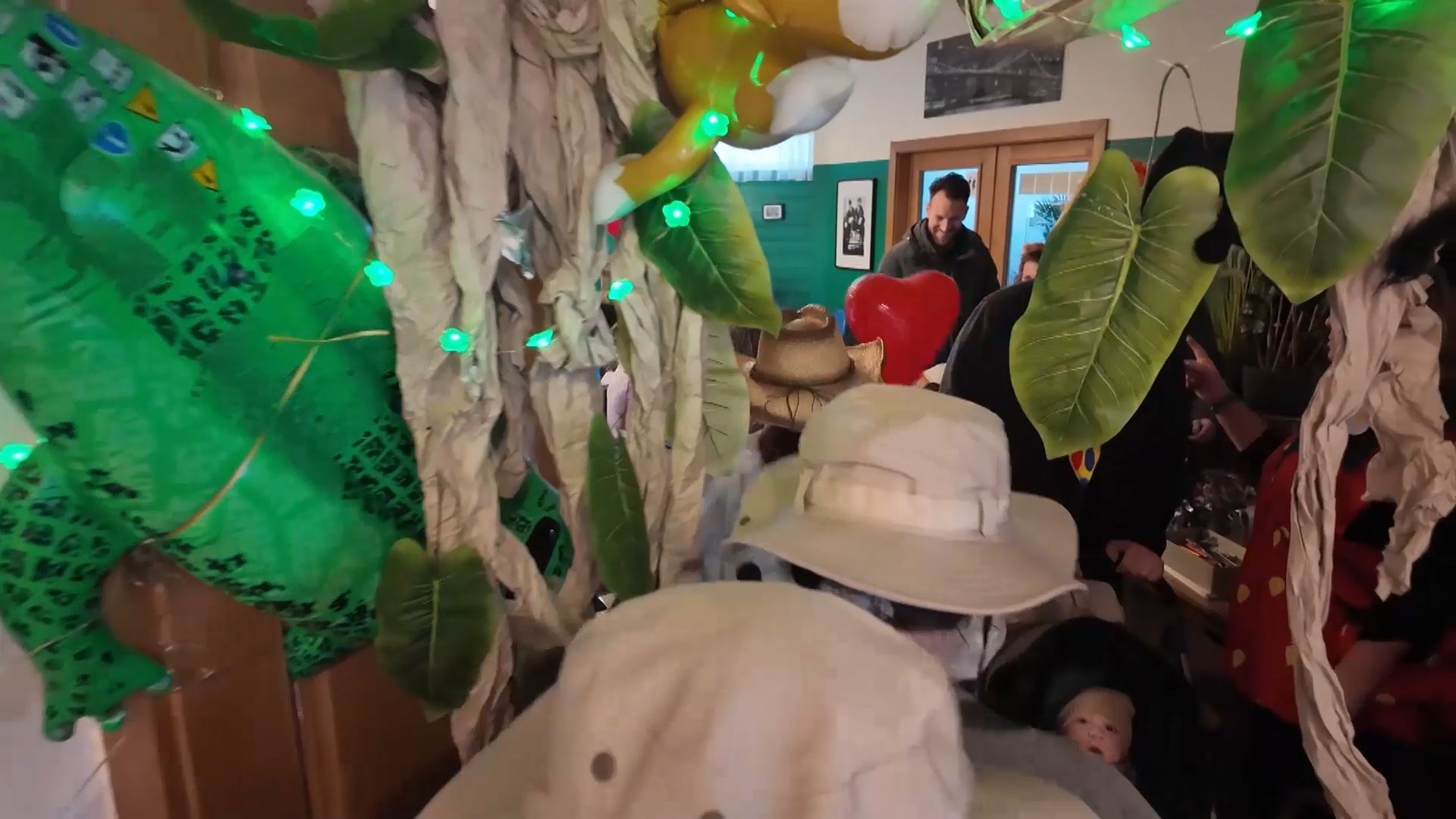 Video: Bunte Kostüme & viel Spaß Kinderfasching der Kinderfreunde Leopoldsdorf