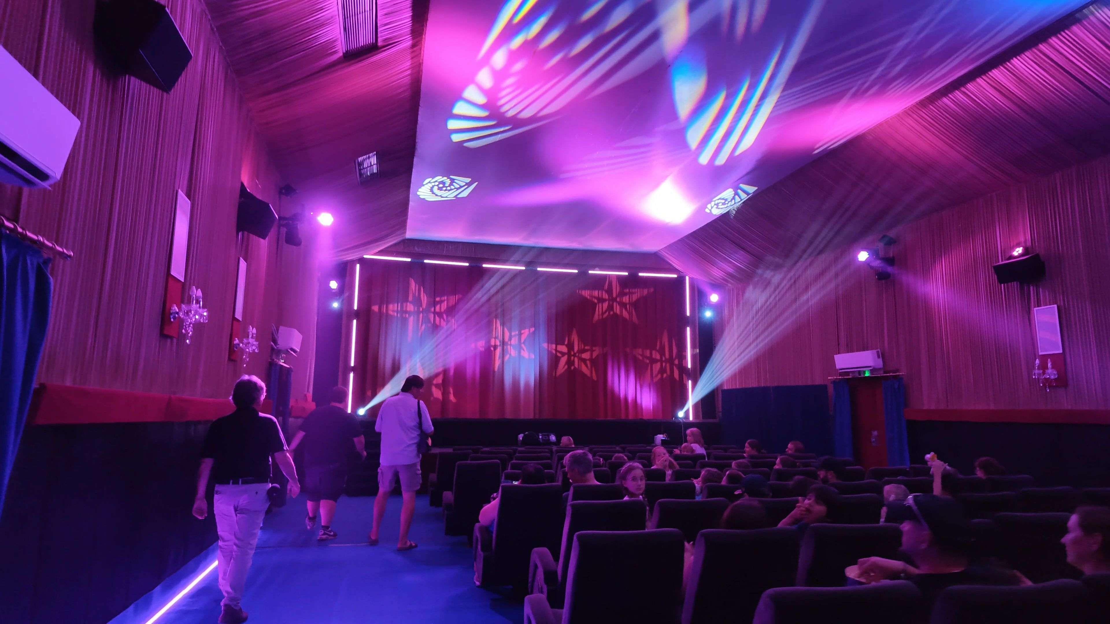 Video: Ferienspiel Deutsch-Wagram: Kinotag mit "Minions & Monster" im CityCine