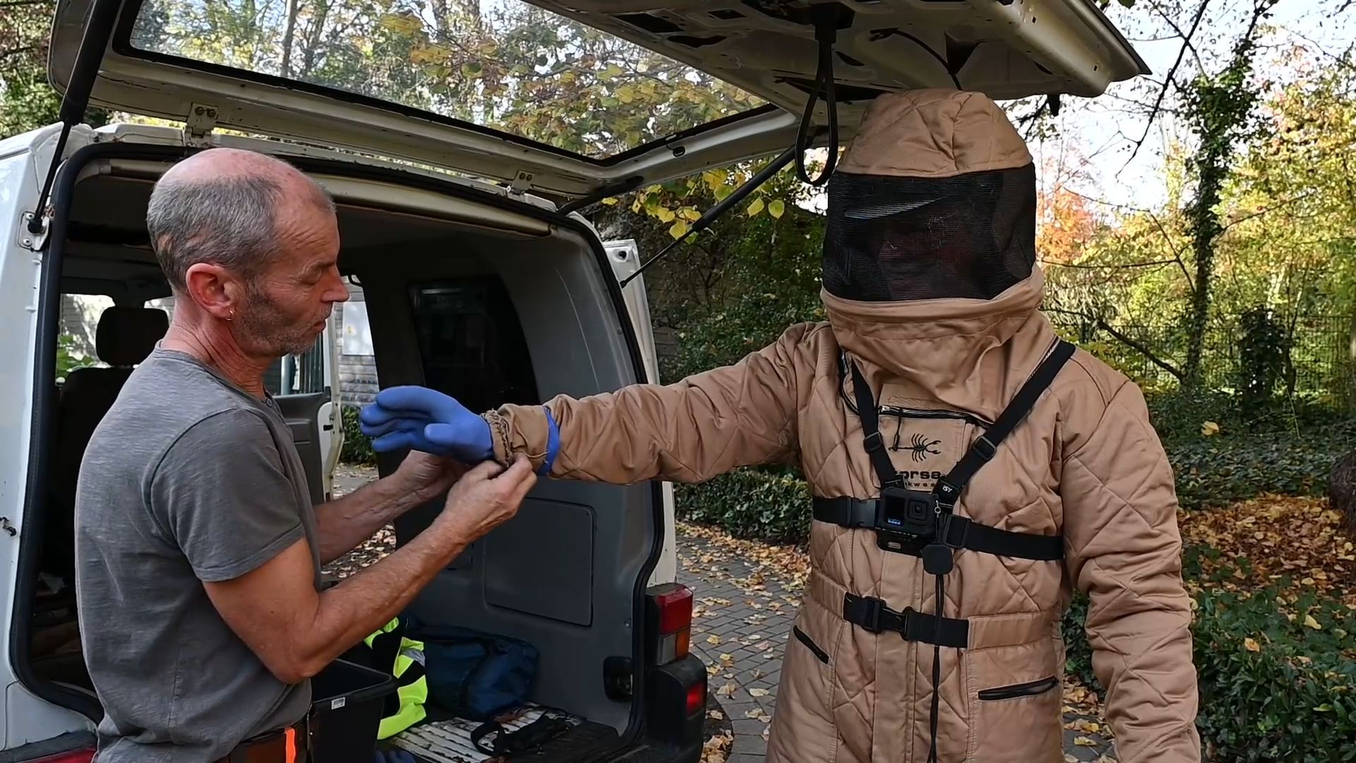 Video: Nestentfernung in Münster: Imker im Einsatz gegen Asiatische Hornissen
