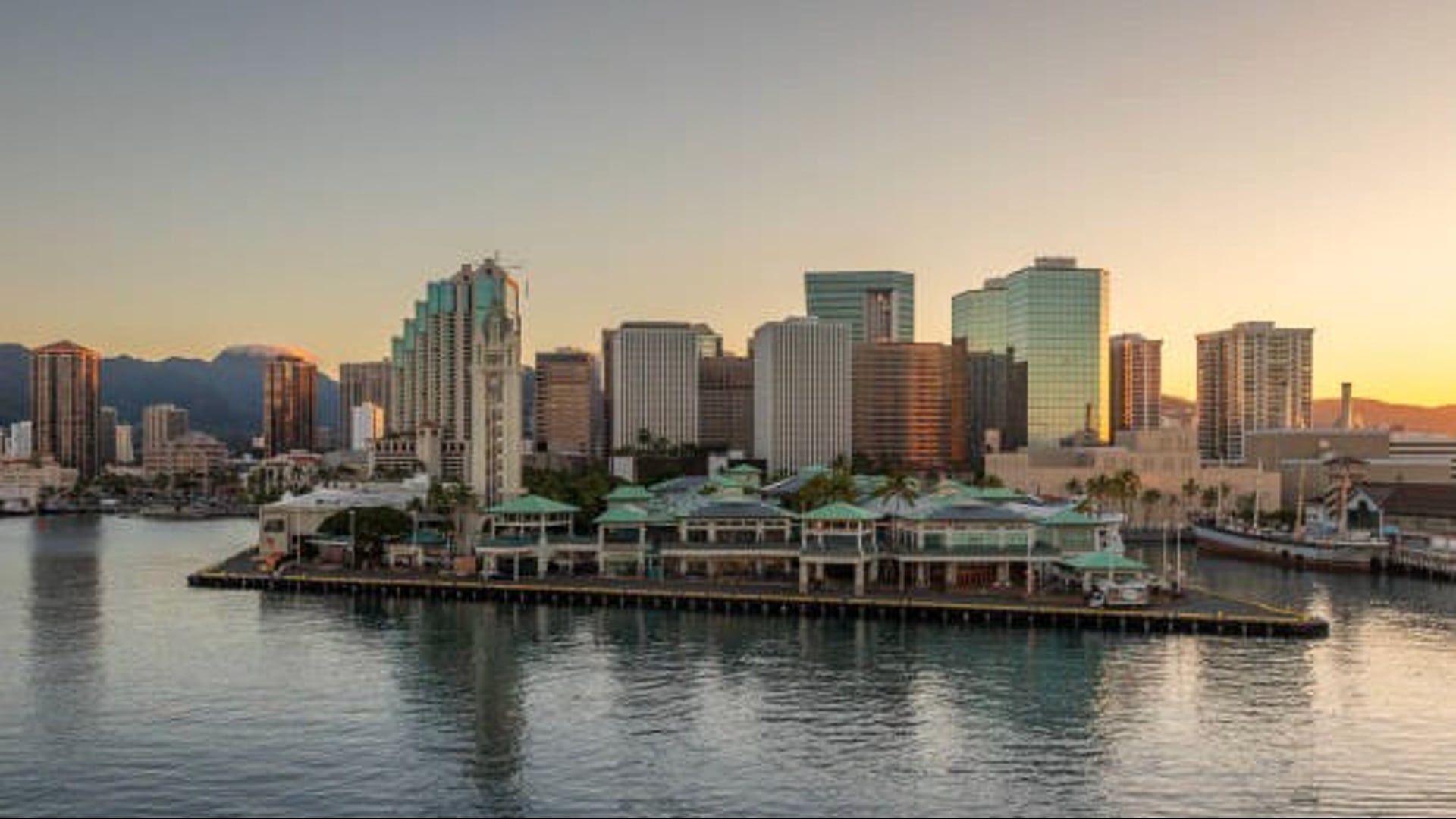 Video: Deutsche Teenager auf Hawaii wegen fehlender Hotelreservierung abgeschoben