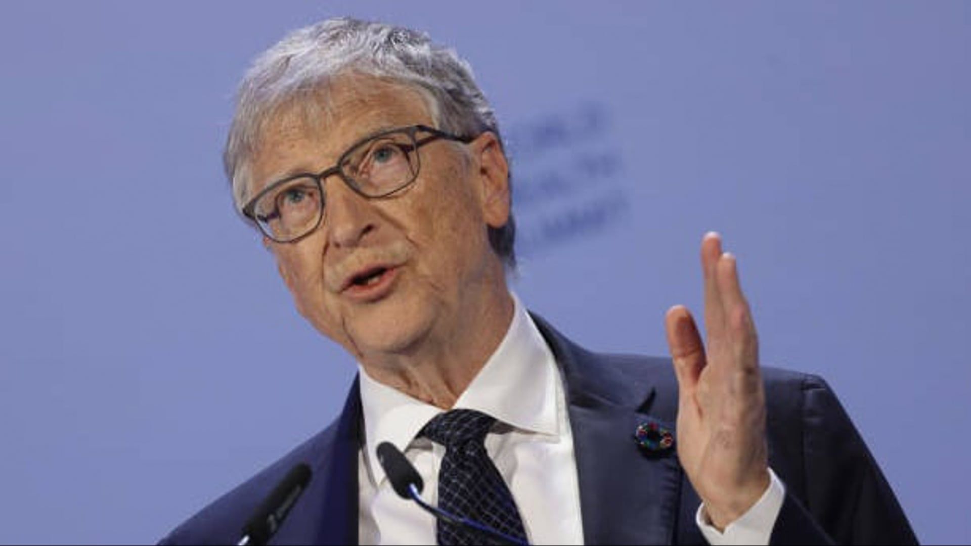 Video: Bill Gates plant, „praktisch sein gesamtes“ Vermögen zu spenden