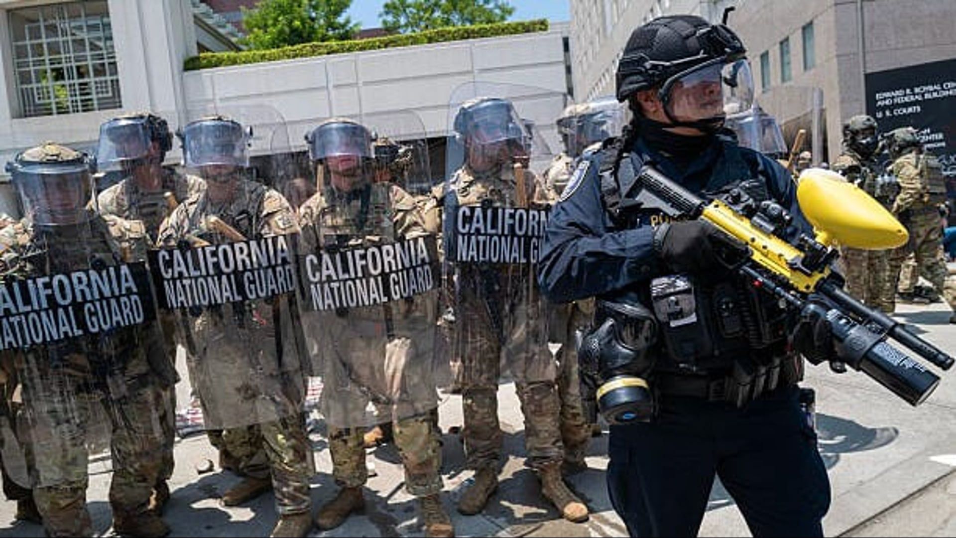 Video: Proteste in LA: Bürgermeisterin verhängt Ausgangssperre, LAPD nimmt Massenverhaftungen vor