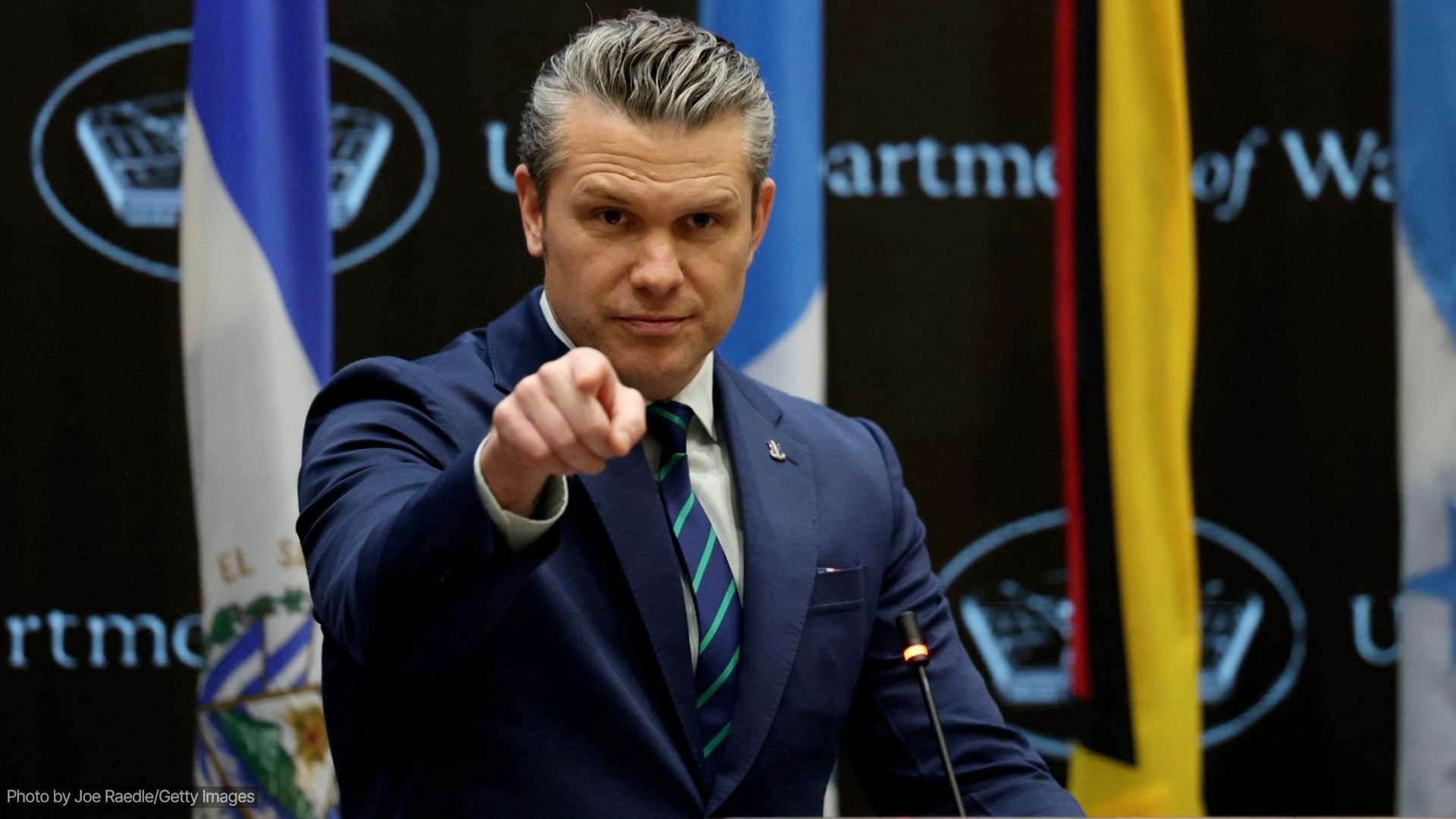 Video: Hegseth Zitiert Einen Bibelvers Aus Pulp Fiction Während Des Gebetsgottesdienstes