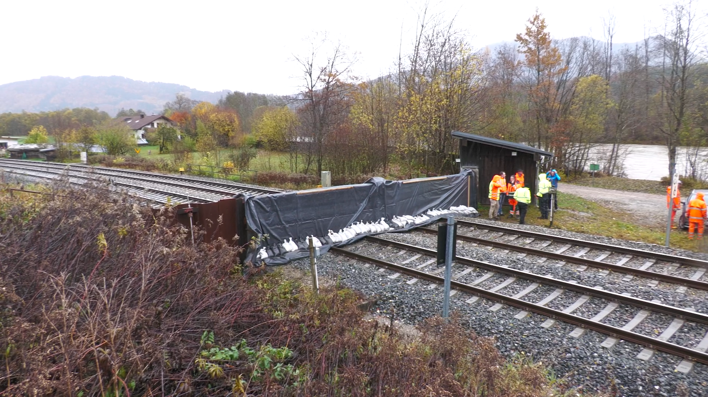 Hochwasser im Allgäu: Bahnstrecke wegen Hochwassergefahr gesperrt